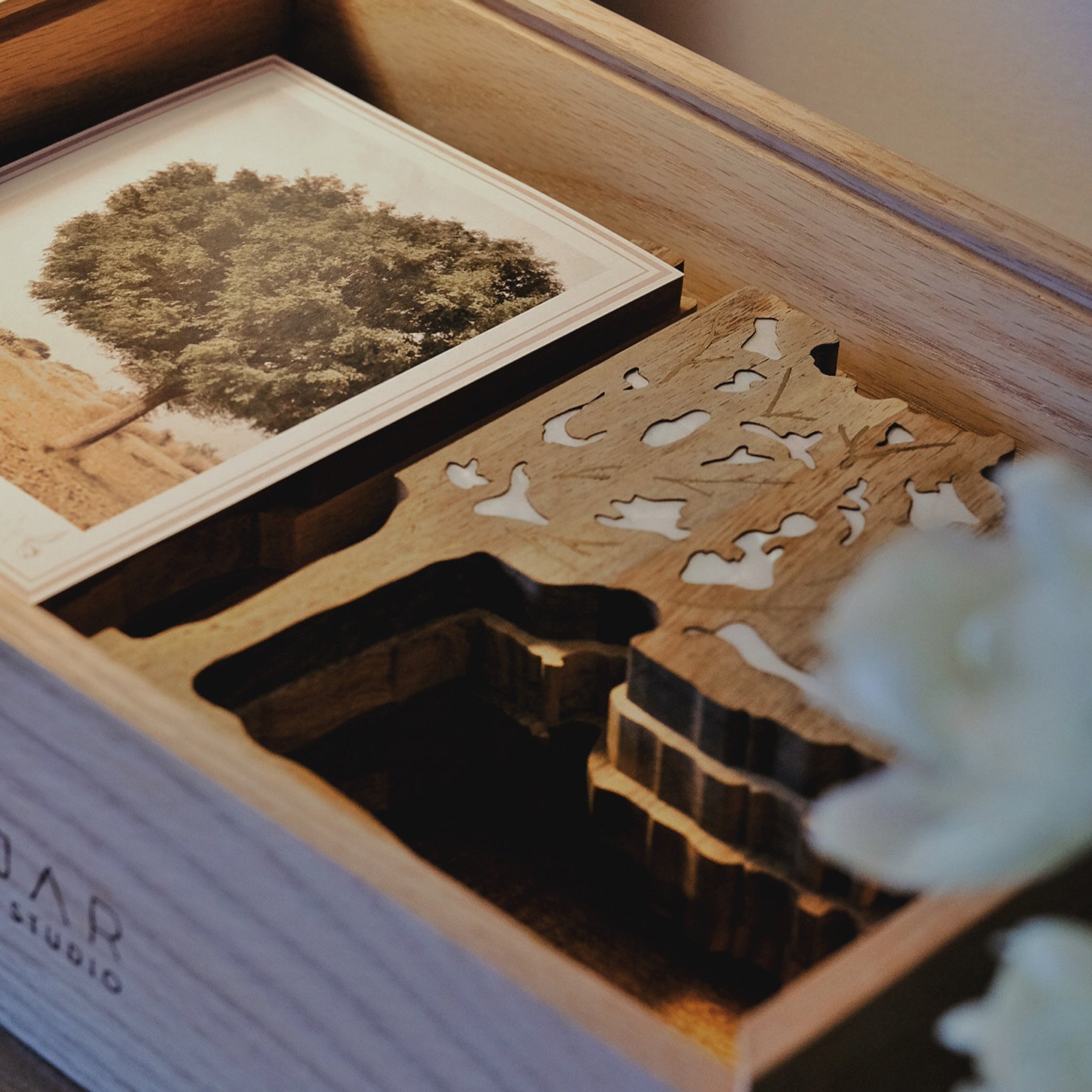GHAF TREE BOOKEND